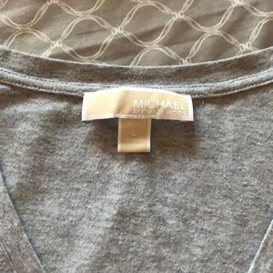 Grey Michael Kors T-shirt. Size L. Short sleeved.
